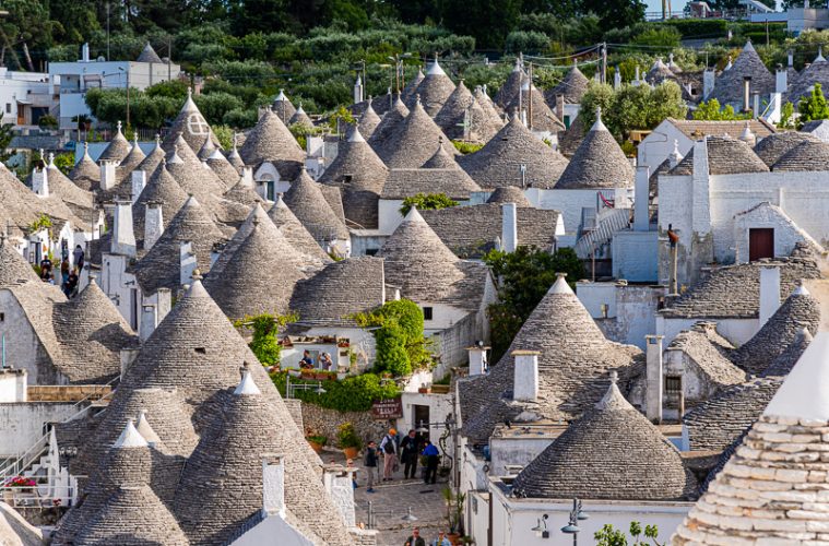 Alberobello'nun Yapboz Çatılı Evleri