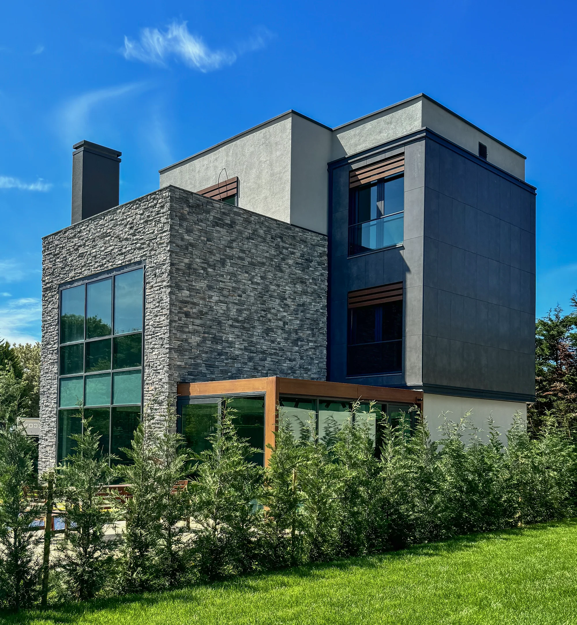 Moduler Stone Veneer on the Wall of Luxury Villas