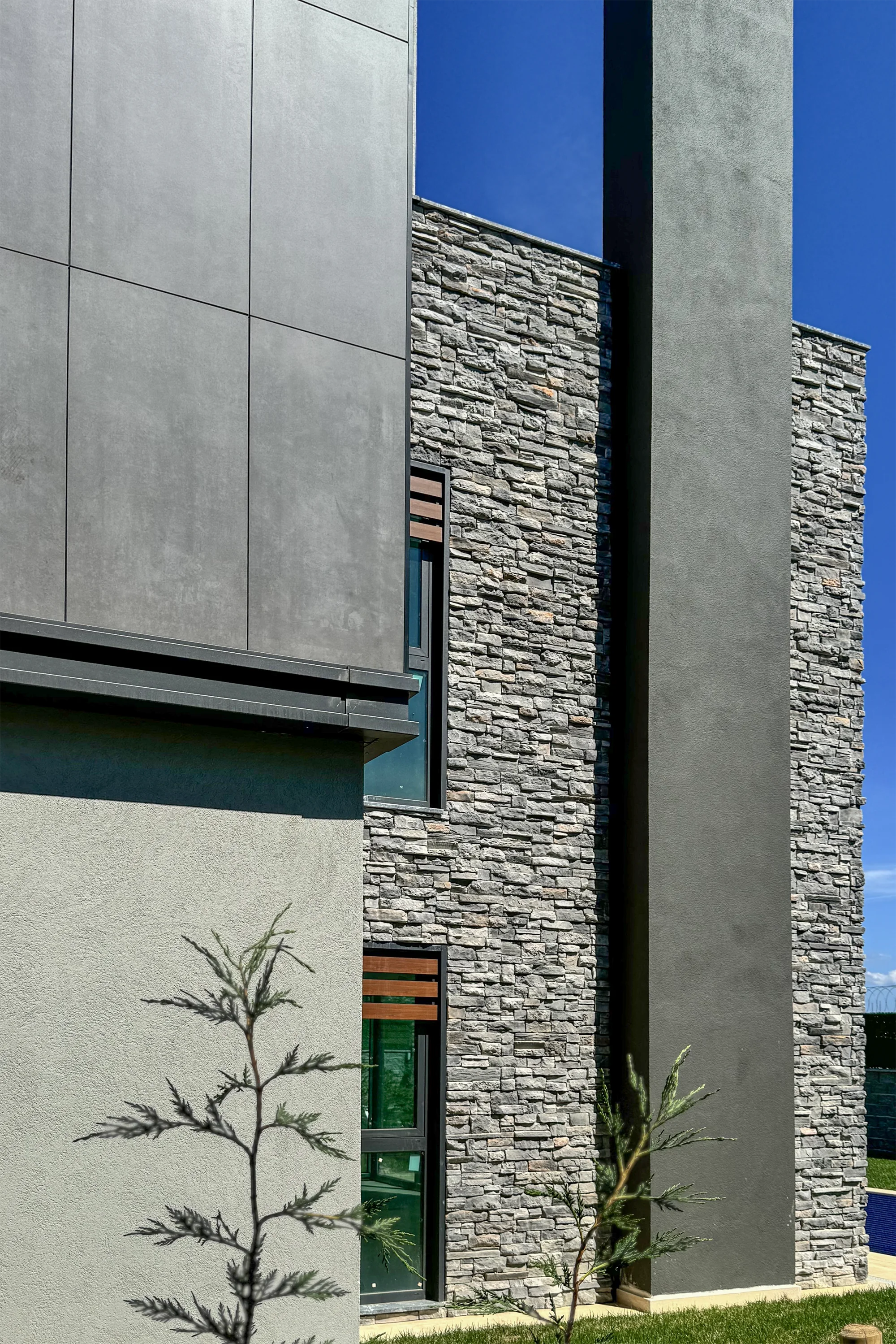 Moduler Stone Veneer on the Wall of Luxury Villas