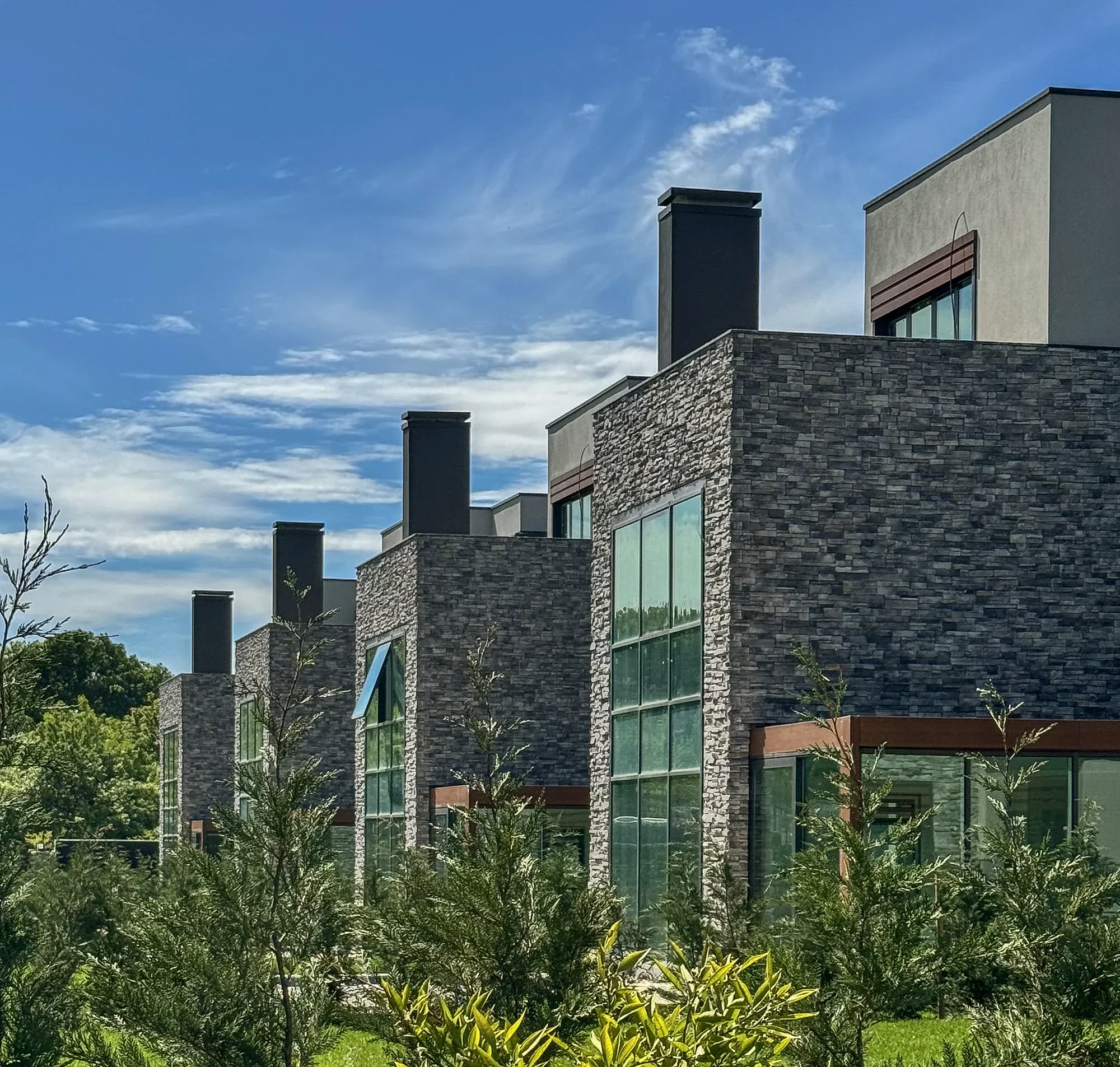 Moduler Stone Veneer on the Wall of Luxury Villas