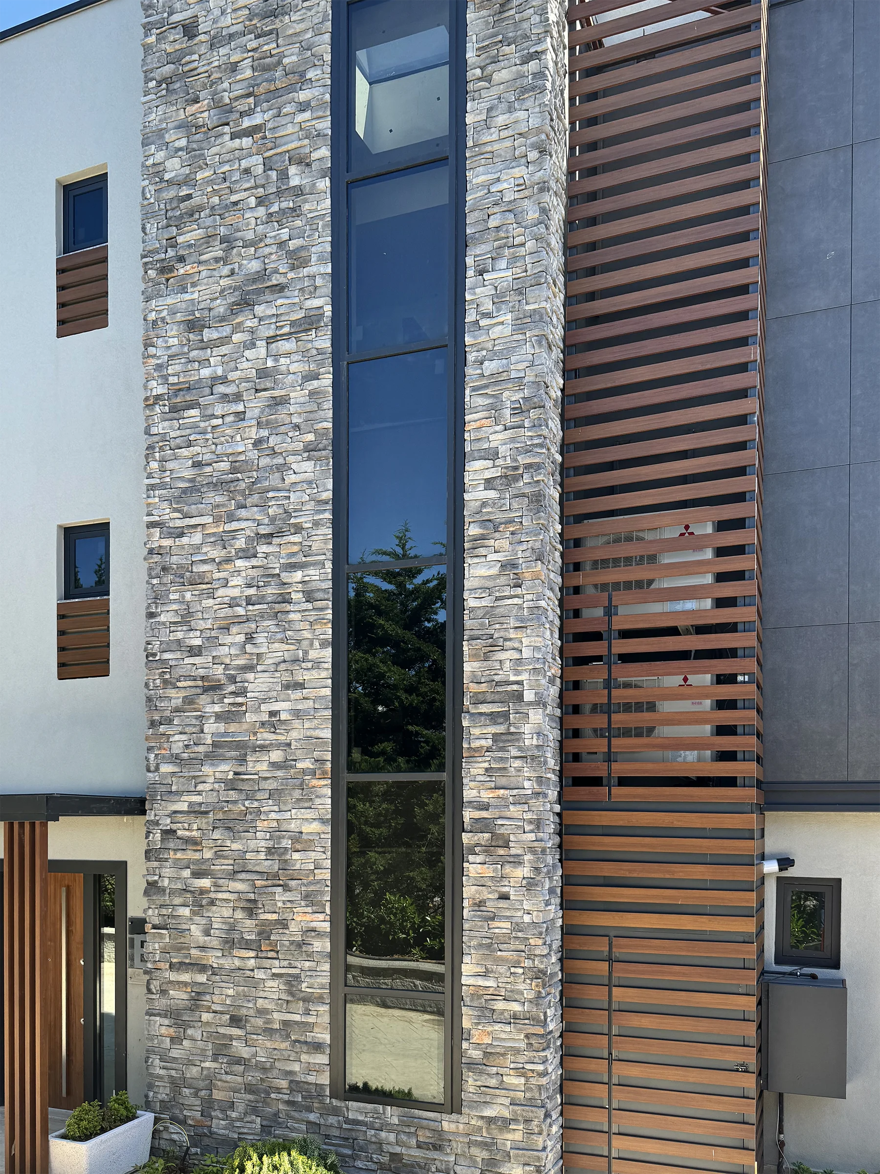 Moduler Stone Veneer on the Wall of Luxury Villas